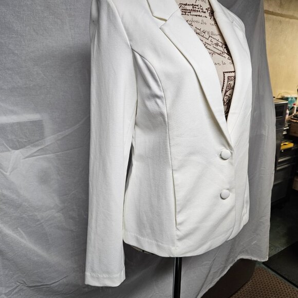 Blazer - Picture 3 of 10